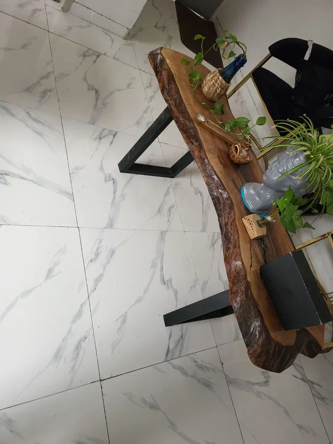 جلو مبلی چوب گردو|مبلمان خانگی و میز عسلی|شیراز, میرزاکوچک خان|دیوار