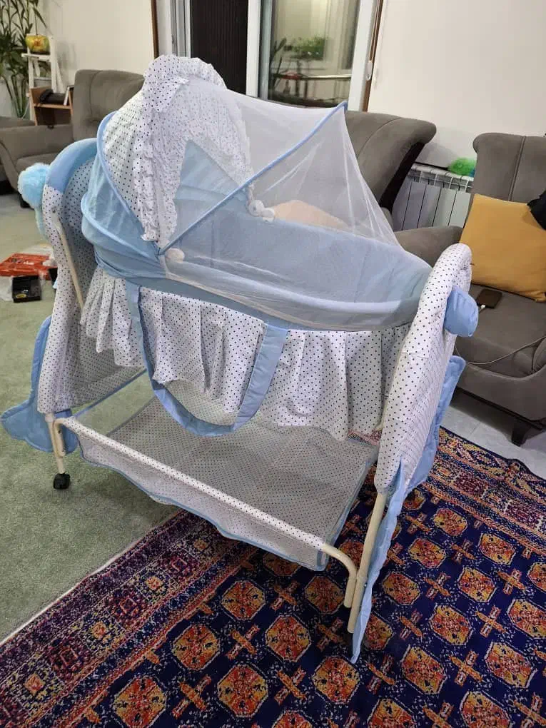 گهواره کنار تخت مادر|اسباب و اثاث بچه|فشم, |دیوار