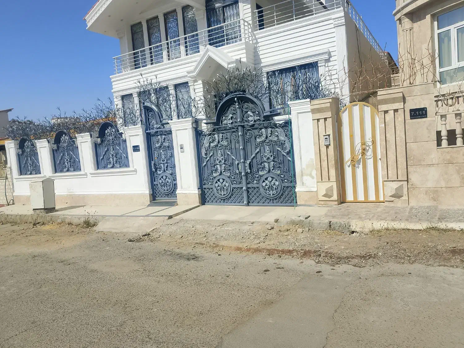 رنگ آمیزی و نقاشی ساختمان کاغذدیواری|خدمات پیشه و مهارت|چابهار, |دیوار