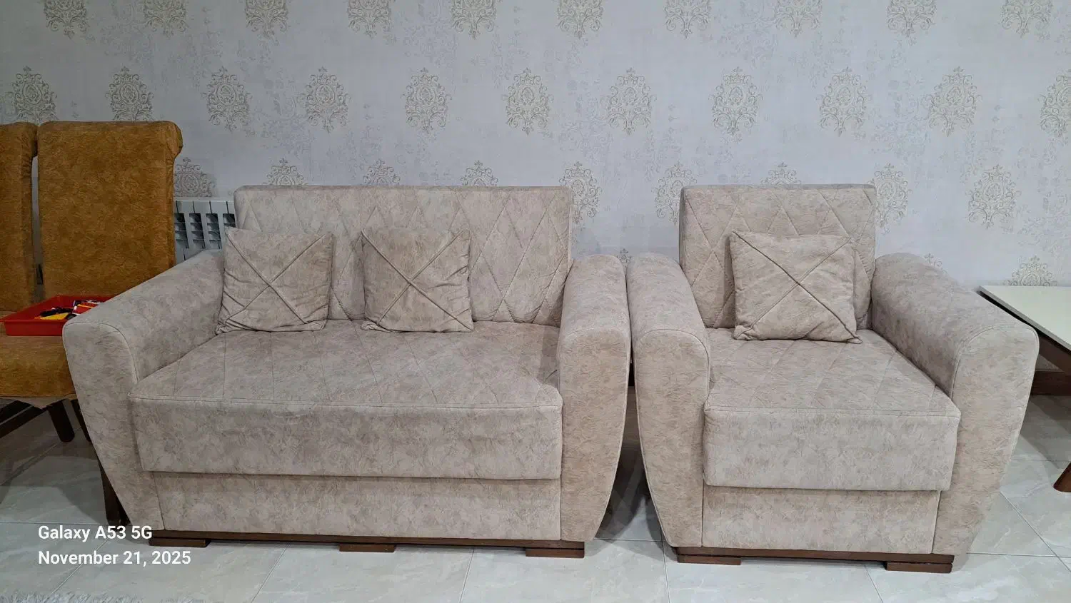 مبل هفت نفره|مبلمان خانگی و میز عسلی|رشت, جهاد|دیوار