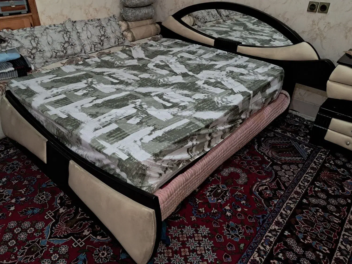 سرویس خواب|تخت و سرویس خواب|کوه چنار, |دیوار