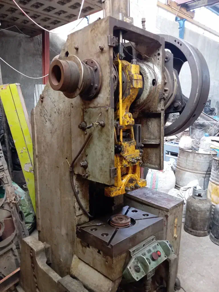 پرس ۲۵ تن روسی|ماشین‌آلات صنعتی|اصفهان, الهیه|دیوار