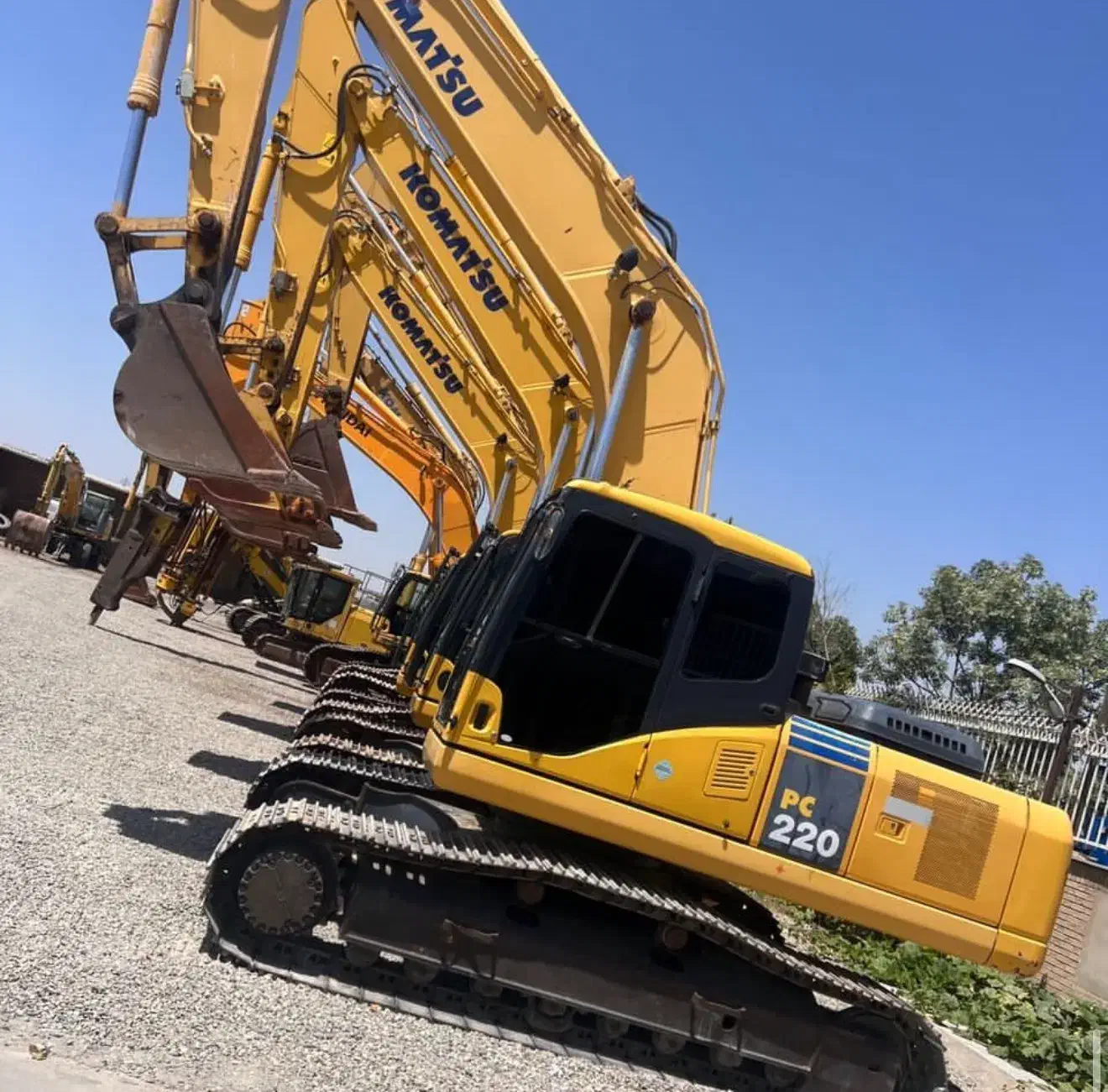 قطعات بیل لودر بکهو کوماتسو هیوندای دوسان هیتاچی|ماشین‌آلات صنعتی|ابریشم, |دیوار