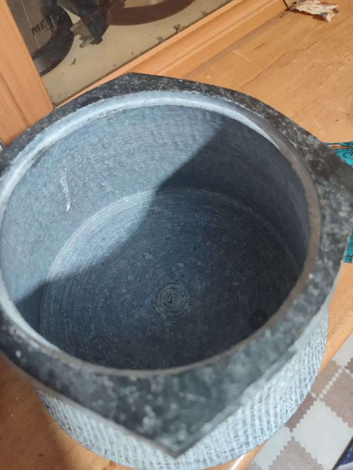 دیگ سنگی|ظروف پخت‌وپز|نهاوند, |دیوار