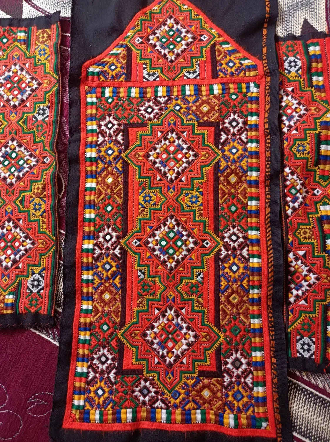 زیح استون|لباس|خاش, |دیوار