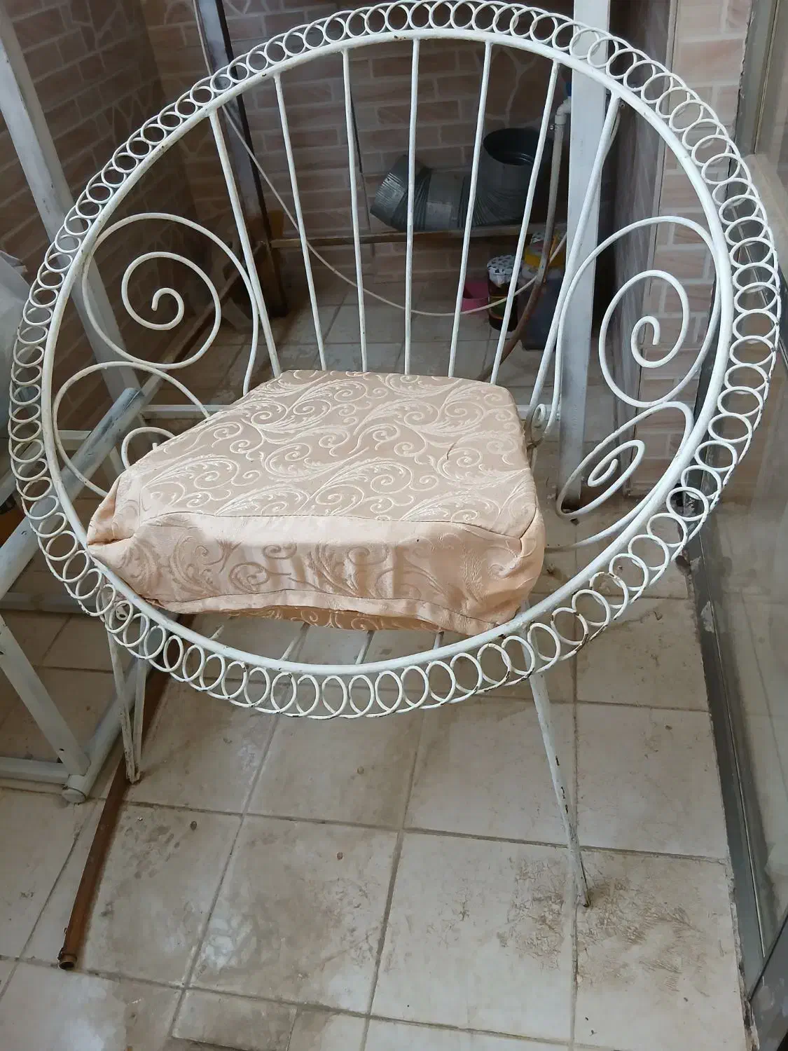 دوعدد صندلی فلزی|صندلی و نیمکت|اصفهان, قهجاورستان|دیوار