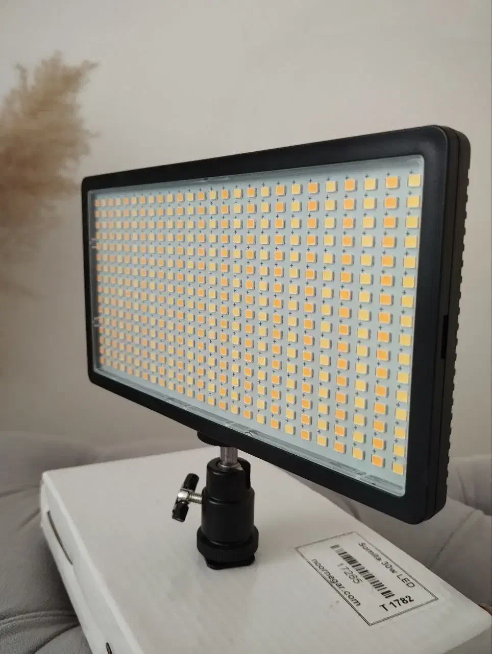 نور ثابت مکس لایت|دوربین عکاسی و فیلم‌برداری|اراک, |دیوار