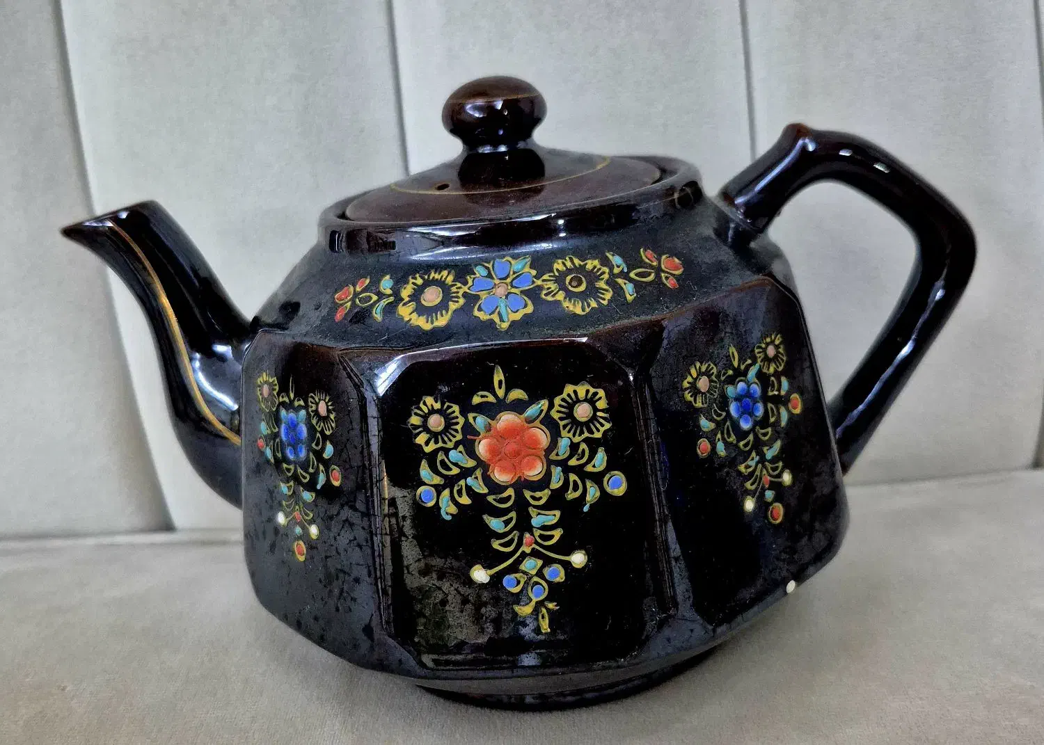 ظروف بسیار قدیمی|کلکسیون اشیاء عتیقه|اهواز, نادری|دیوار