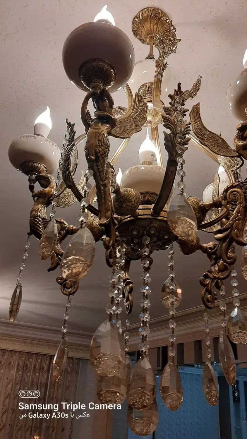 یک جفت لوستربرنزی|لوستر و چراغ آویز|میانه, |دیوار