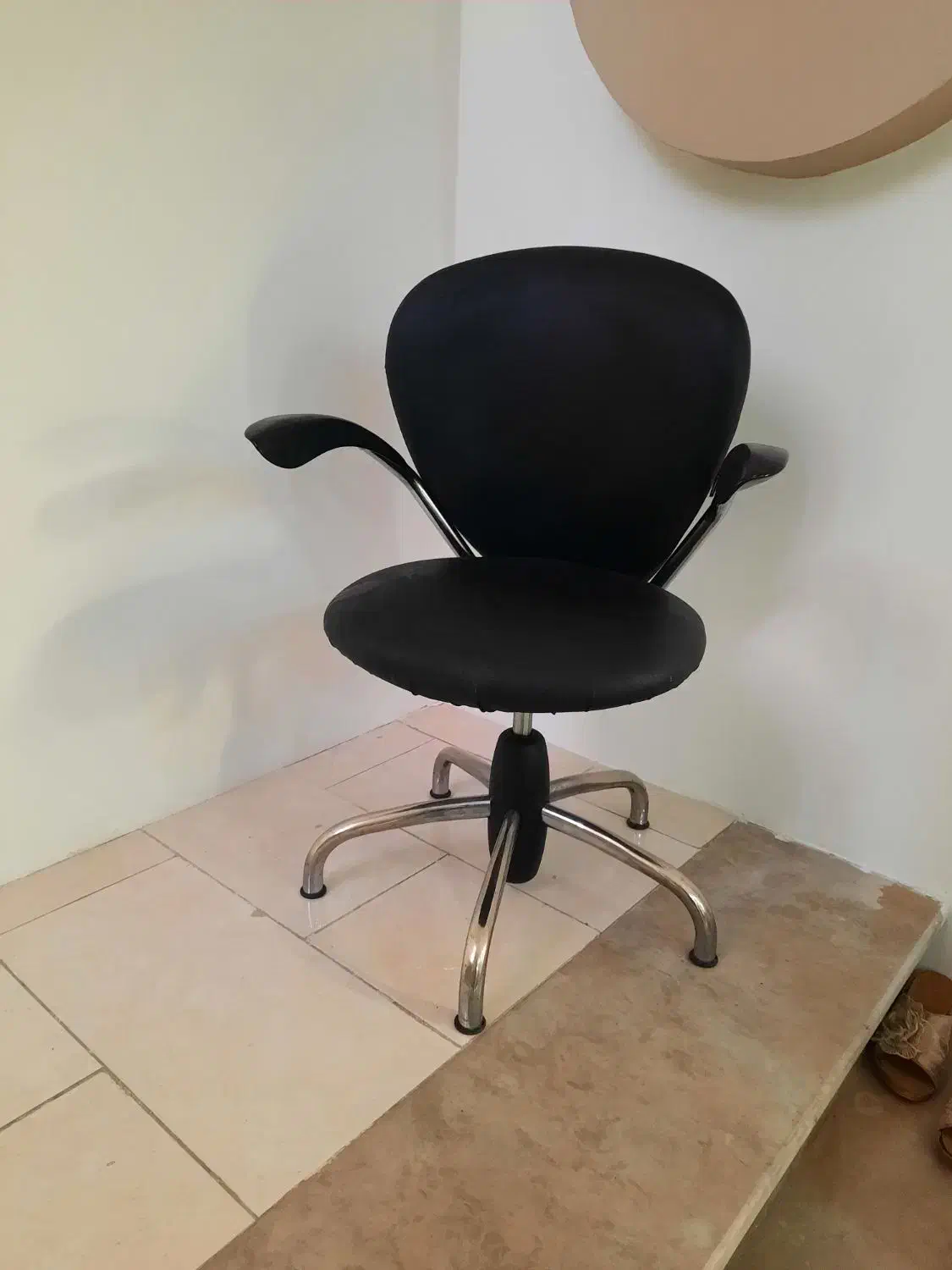 فروش تجهیزات وصندلی ارایشگاه زنانه تخفیف موقع فروش|آرایشگاه و سالنهای زیبایی|محمدیه-قزوین, |دیوار