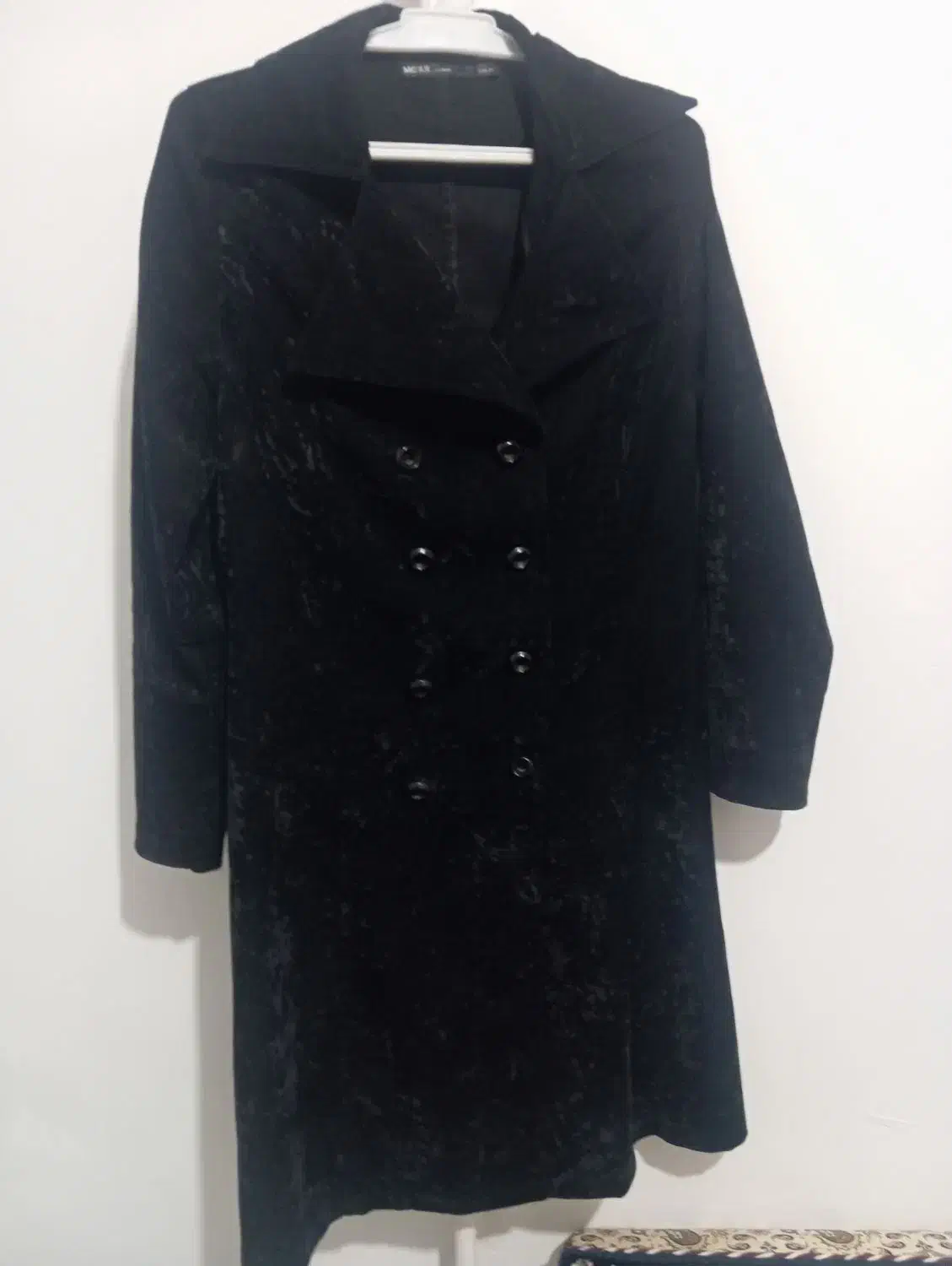 دو عدد پالتو و یک سارافون|لباس|قروه, |دیوار