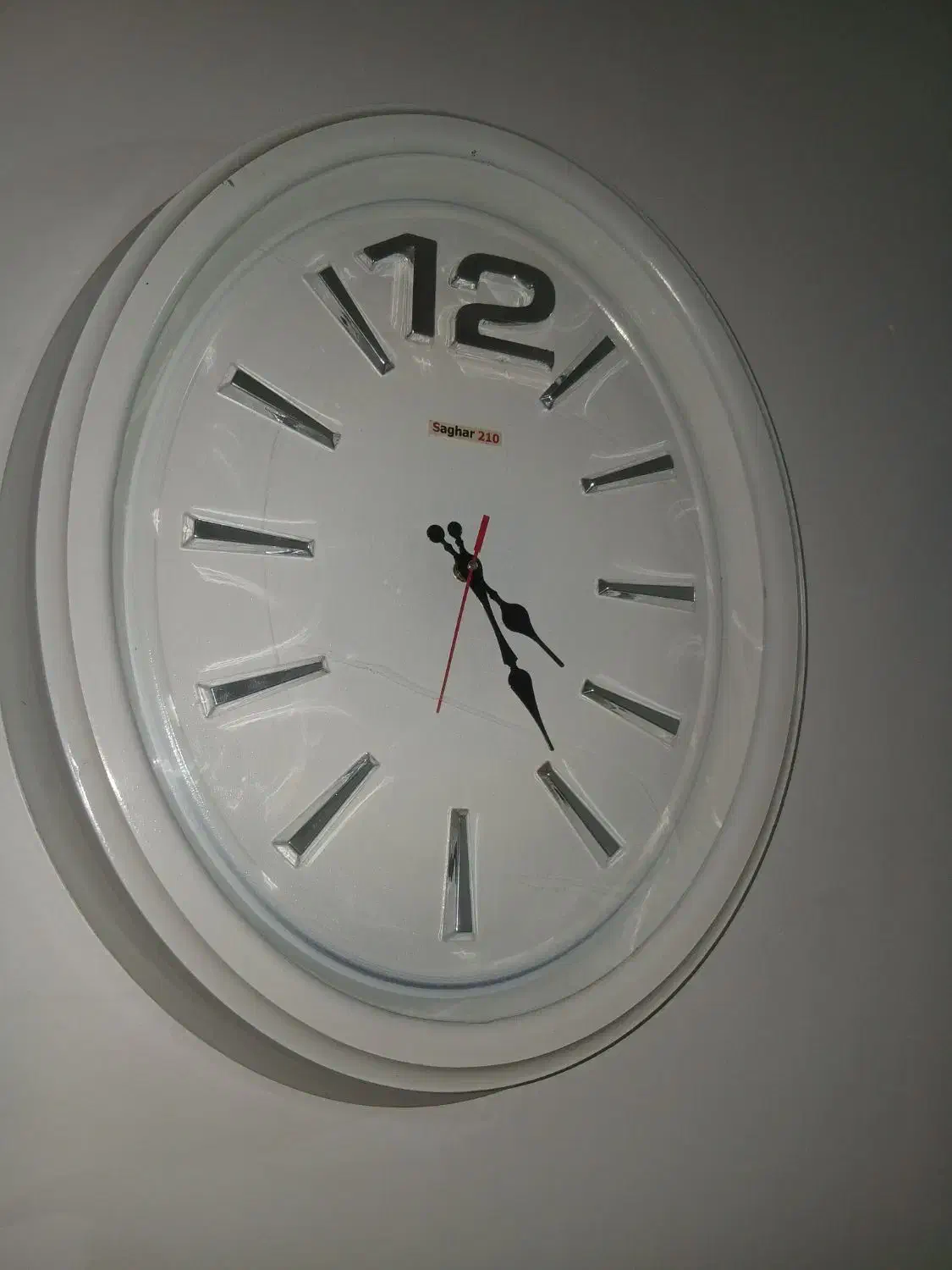 ساعت دیواری تمیز کارکرده سالم|ساعت دیواری و تزئینی|مشهد, بهمن|دیوار