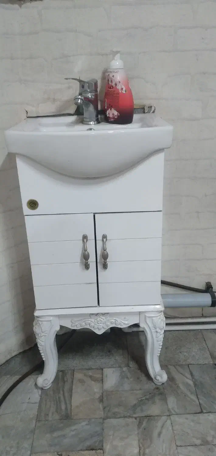 روشویی تمیز وجم وجور|لوازم سرویس بهداشتی|گرمسار, |دیوار