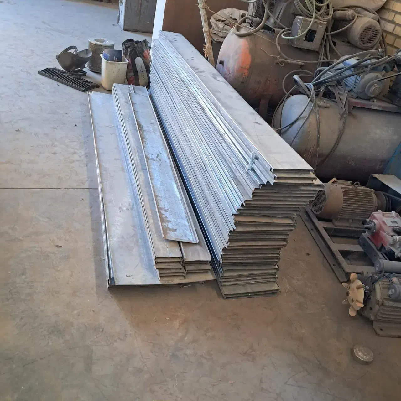 حدود ۱/۵ تن اتصالات سینی و کابل و زانو  برند ۵ تاش|ماشین‌آلات صنعتی|پاکدشت, خاتون آباد|دیوار