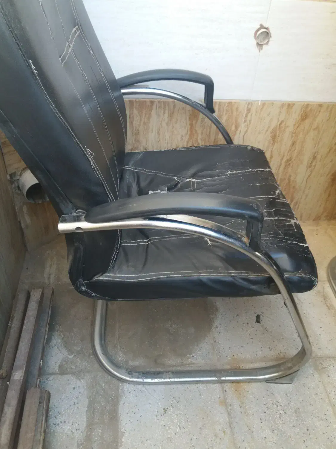 صندلی|صندلی و نیمکت|بردسکن, |دیوار