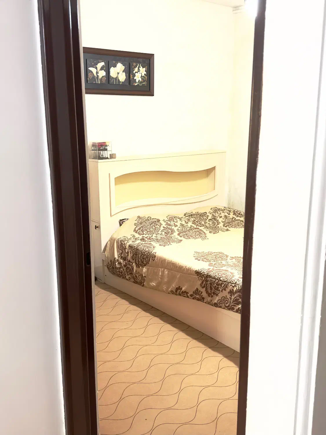 آپارتمان و مبله و تمیز|اجارهٔ کوتاهمدت آپارتمان و سوئیت|رشت, باهنر|دیوار