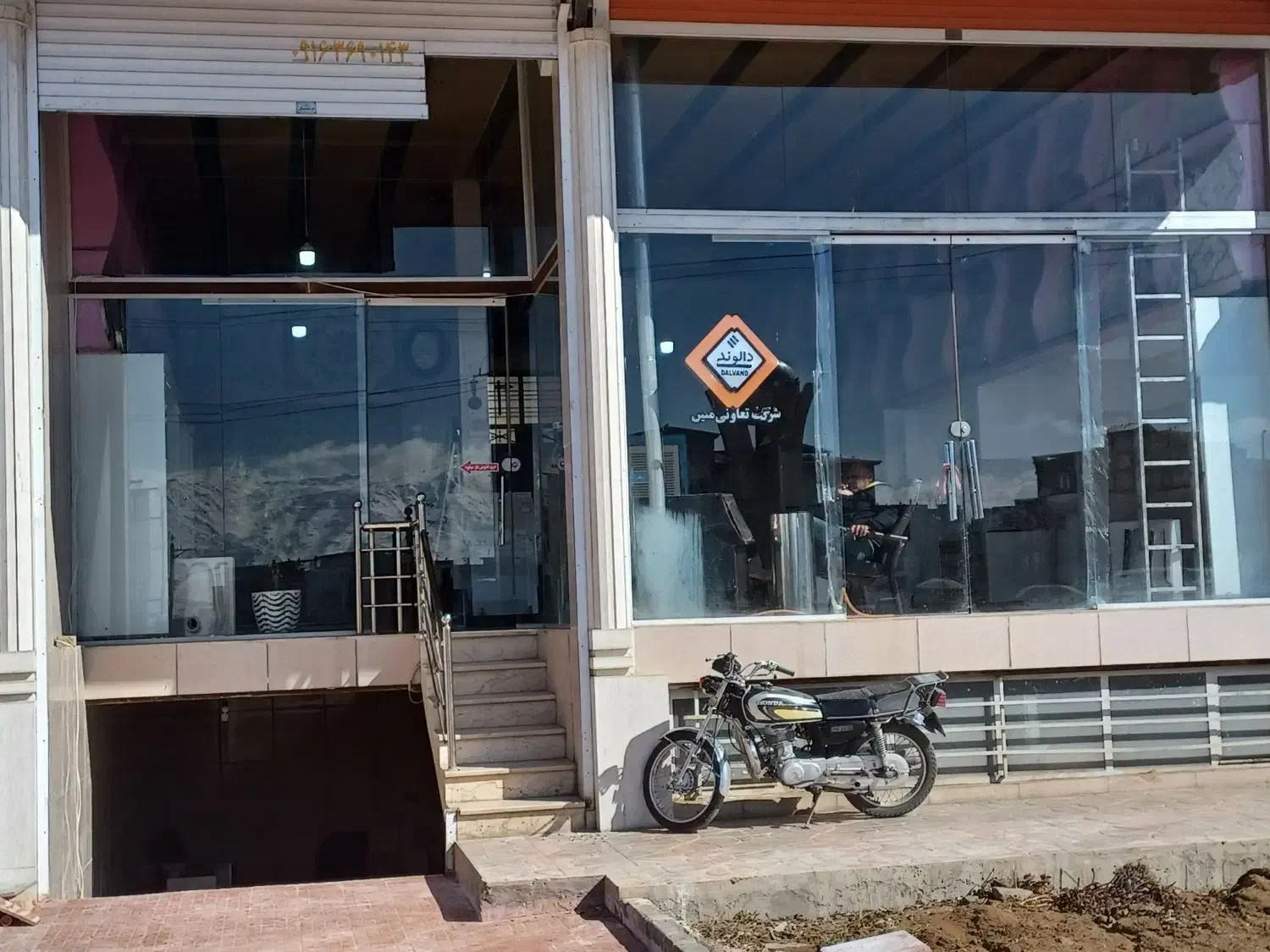 ۱۷۰ متر تجاری نبش میدان لولو|اجارهٔ مغازه و غرفه|بروجرد, |دیوار