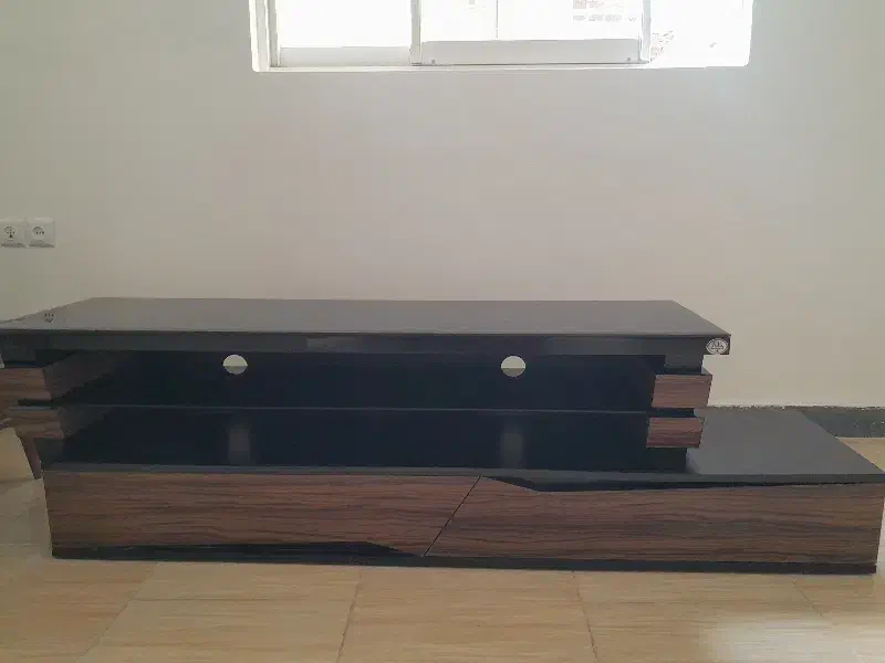 میز تی وی|میز تلویزیون|لاهیجان, بوجایه|دیوار