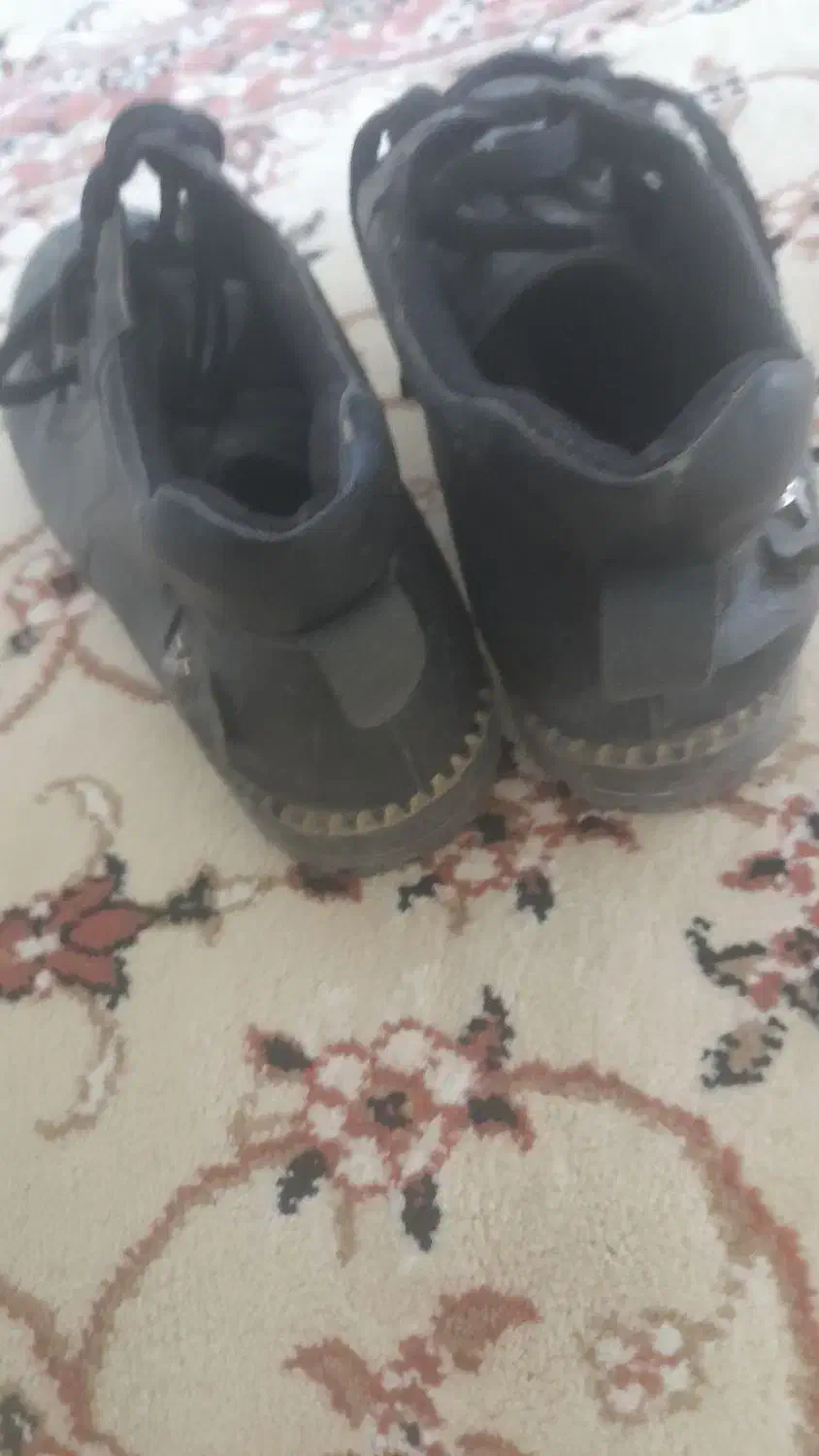 نیم پوت|کیف، کفش، کمربند|رباطکریم, رباطکریم|دیوار