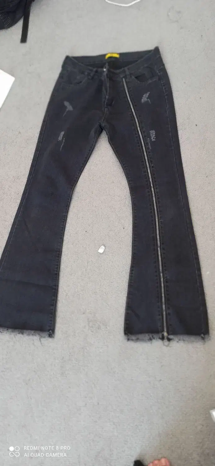 شلوار بوتکات|لباس|رباط‌کریم, رباط‌کریم|دیوار