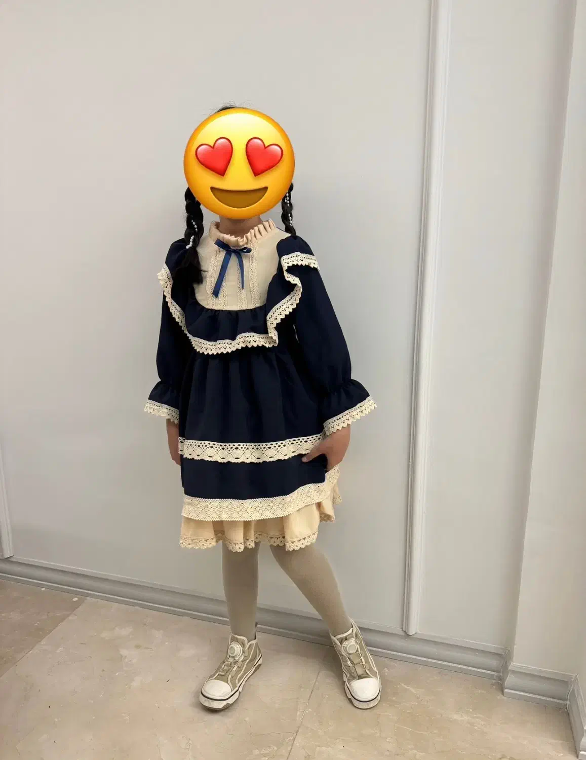 لباس اسپانیایی|کفش و لباس بچه|شیراز, بعثت|دیوار