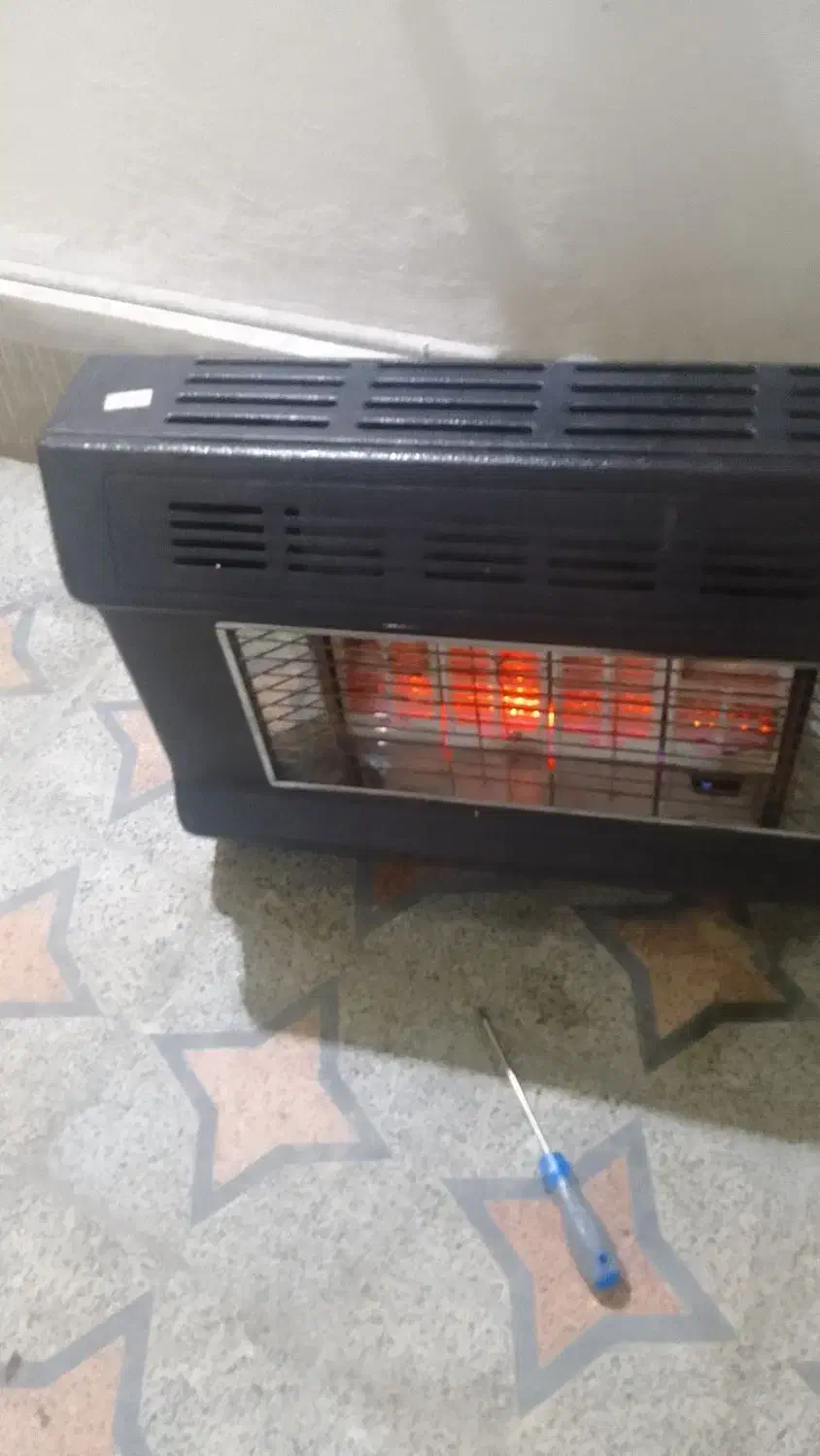 سلام یک عدد بخاری دیوار سالم کار کرد سالم تمیز|بخاری، هیتر، شومینه|تالش, هشتپر|دیوار
