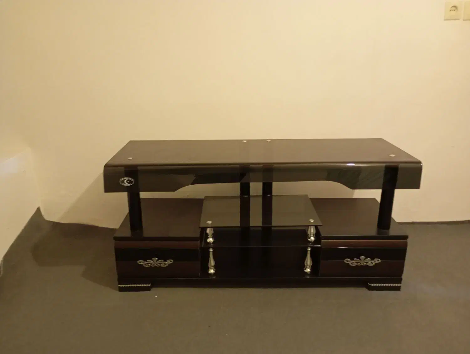 میز تلویزیون در حد نو|میز تلویزیون|ماکو, |دیوار