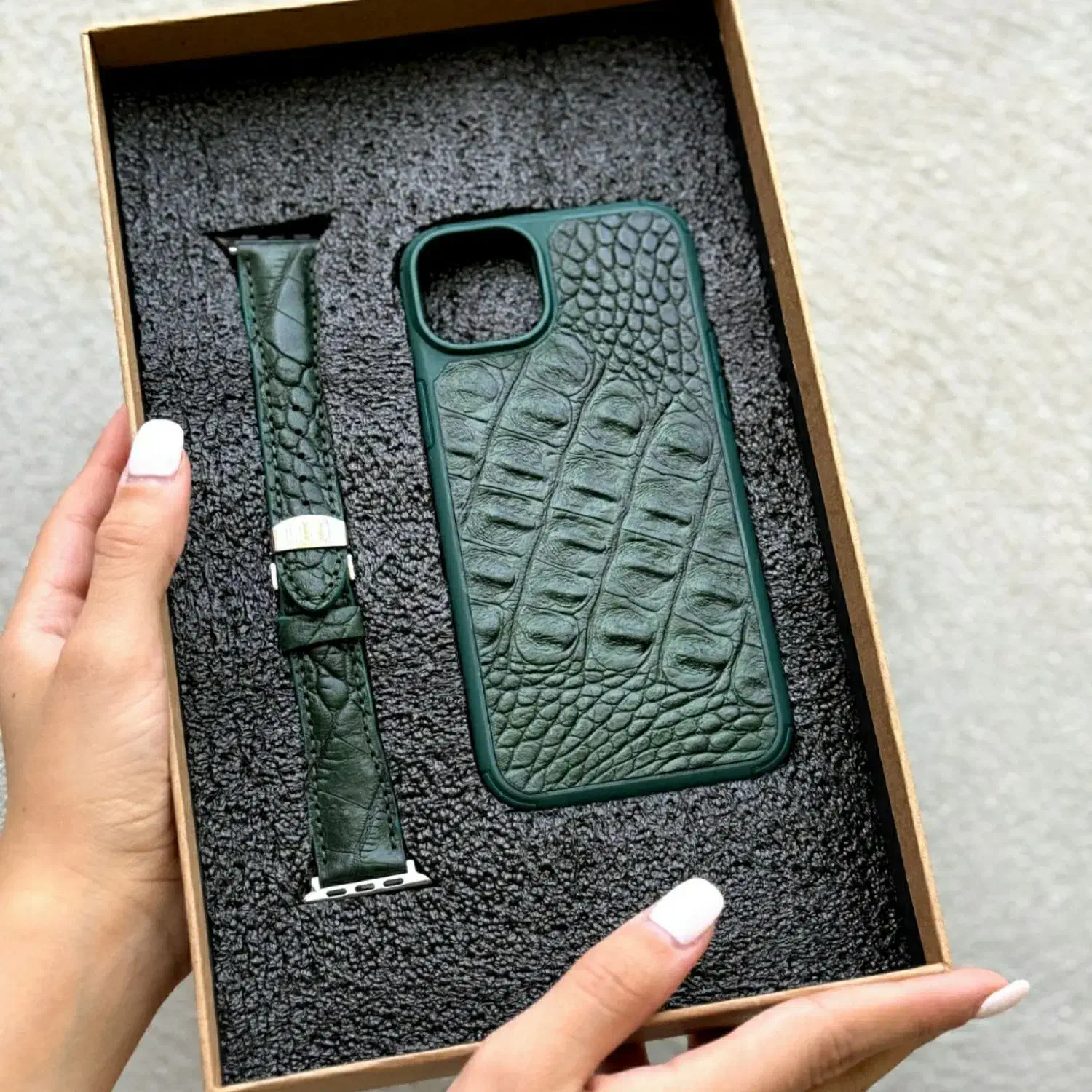 گارد چرم طبیعی و بند اپل واچ چرم طبیعی دستدوز|لوازم جانبی موبایل و تبلت|مشهد, الهیه|دیوار