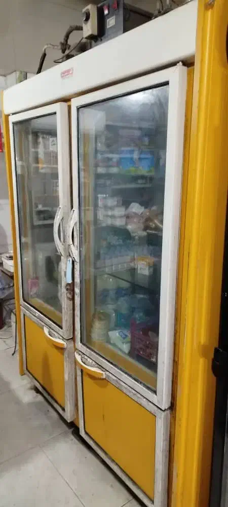 یخچال ایستاده|فروشگاه و مغازه|رشت, فرودگاه سردار جنگل رشت|دیوار