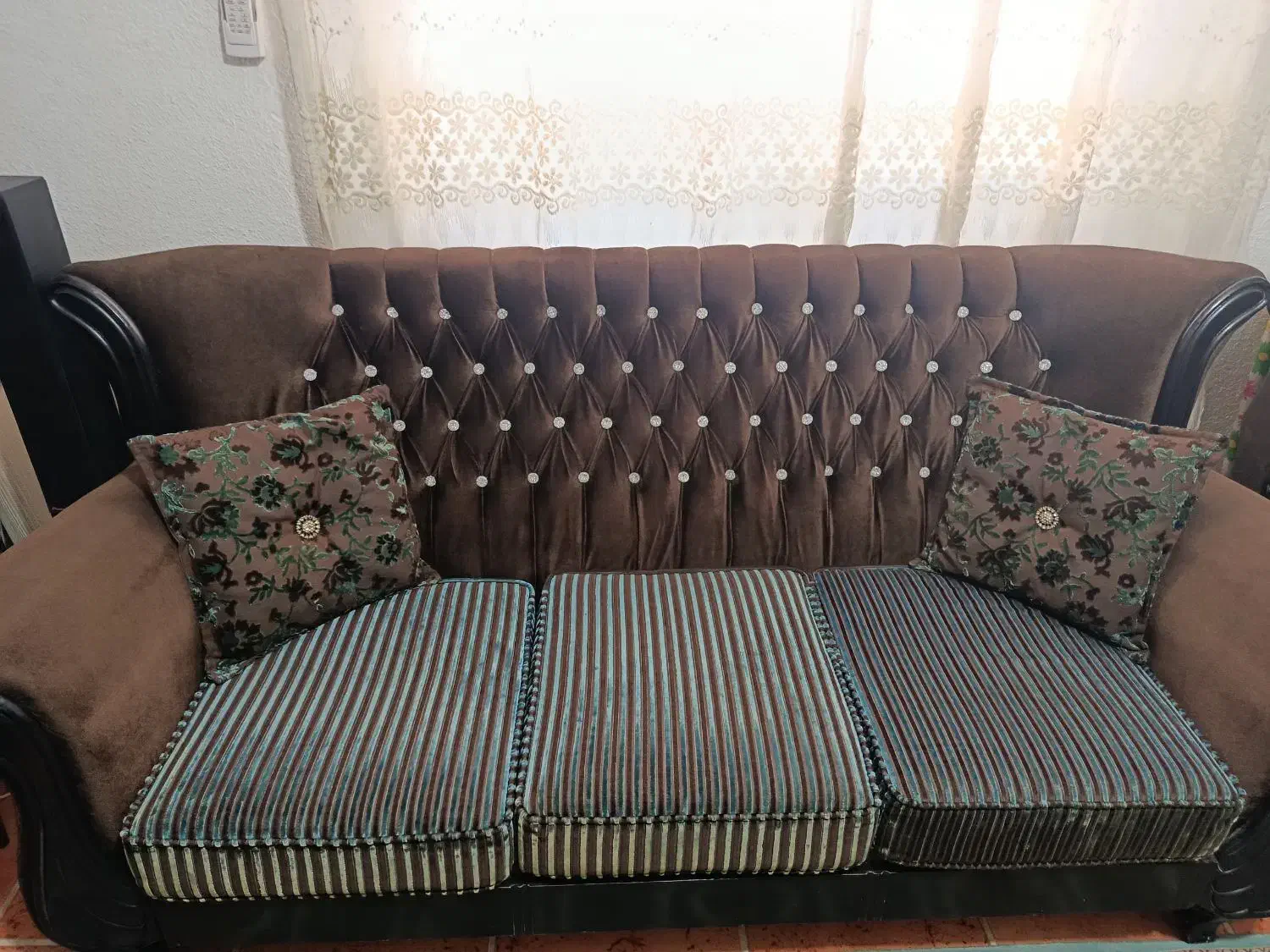 راحتی|مبلمان خانگی و میز عسلی|کیش, |دیوار