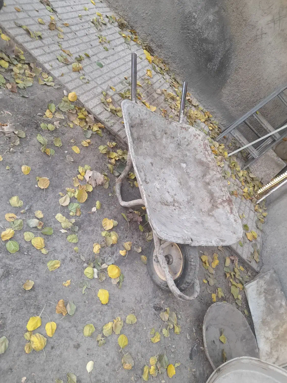 فرقون قدیمی اتاق بزرگ|ابزارآلات|طرقبه, |دیوار