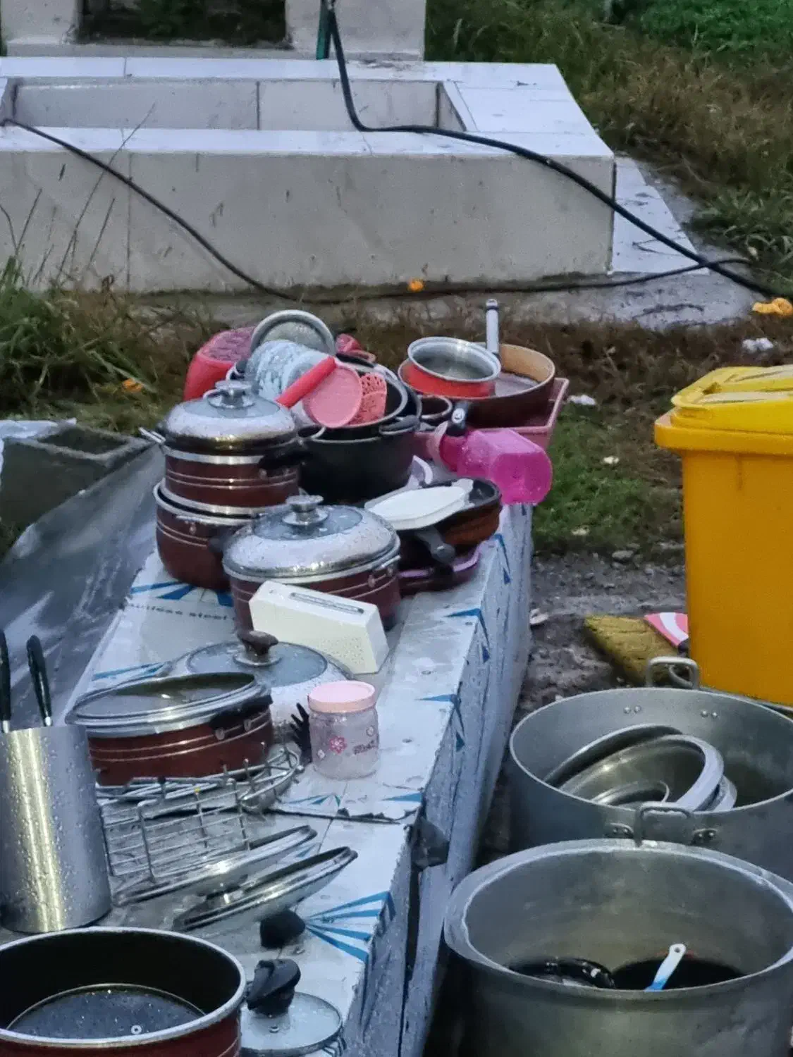 دیگ روحی بزرگ وقابلمه|ظروف پخت‌وپز|ماکلوان, |دیوار