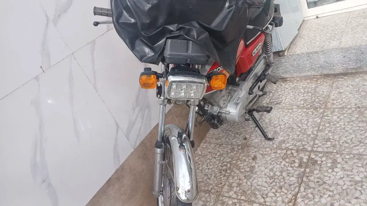 موتور۸۳بامدارک|موتورسیکلت|خمینی‌شهر, |دیوار