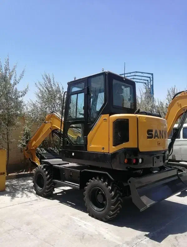 مینی بیل لاستیکی سانی sY65|خودرو سنگین|شیراز, برمشور علیا|دیوار