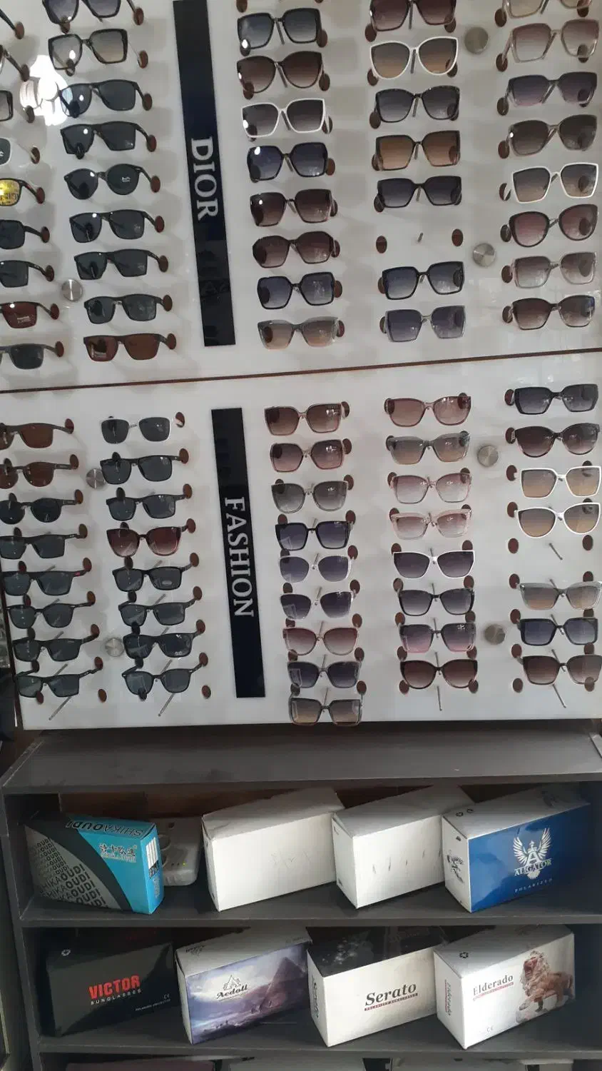 استند عینک|فروشگاه و مغازه|اندیشه, اندیشه فاز ۱|دیوار