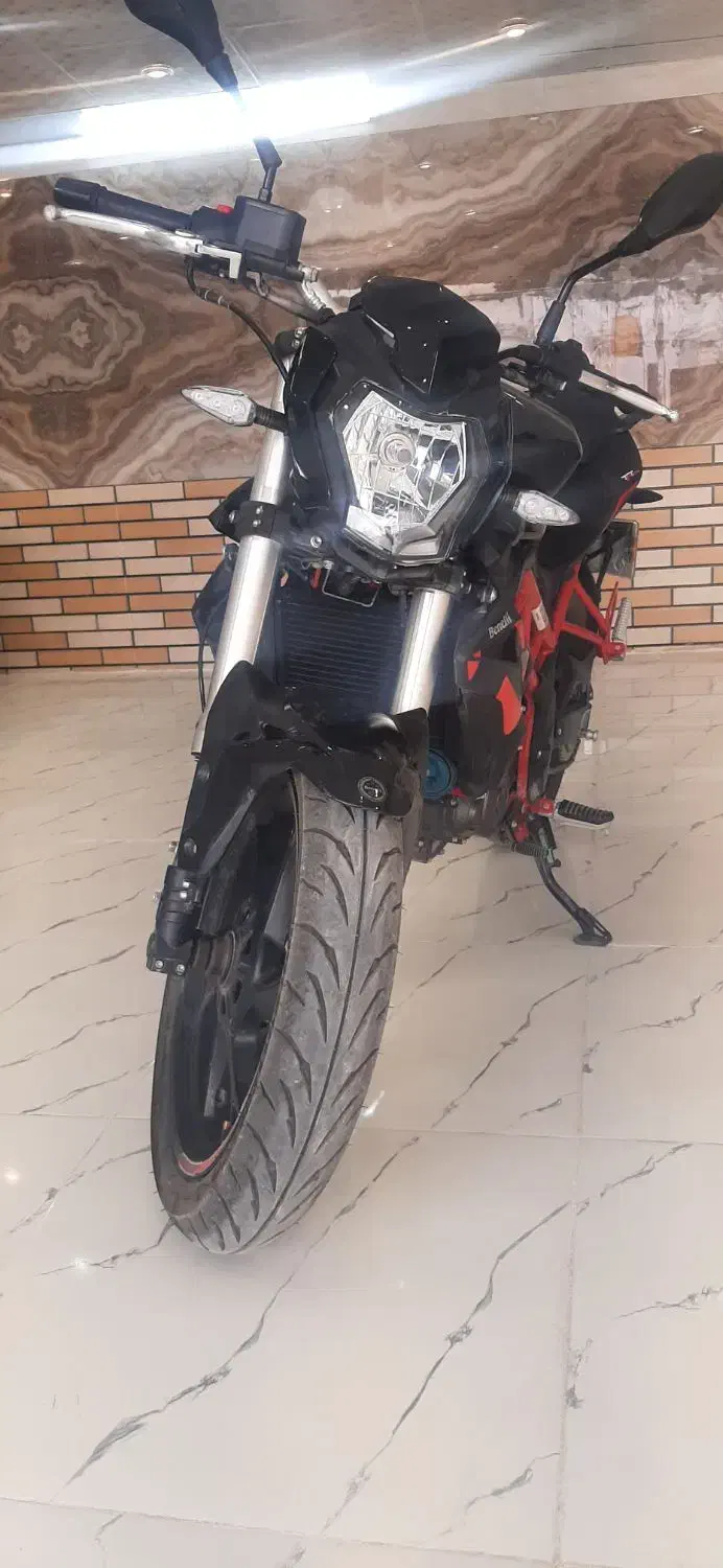 بنلی 250|موتورسیکلت|شیراز, کوشک میدان|دیوار