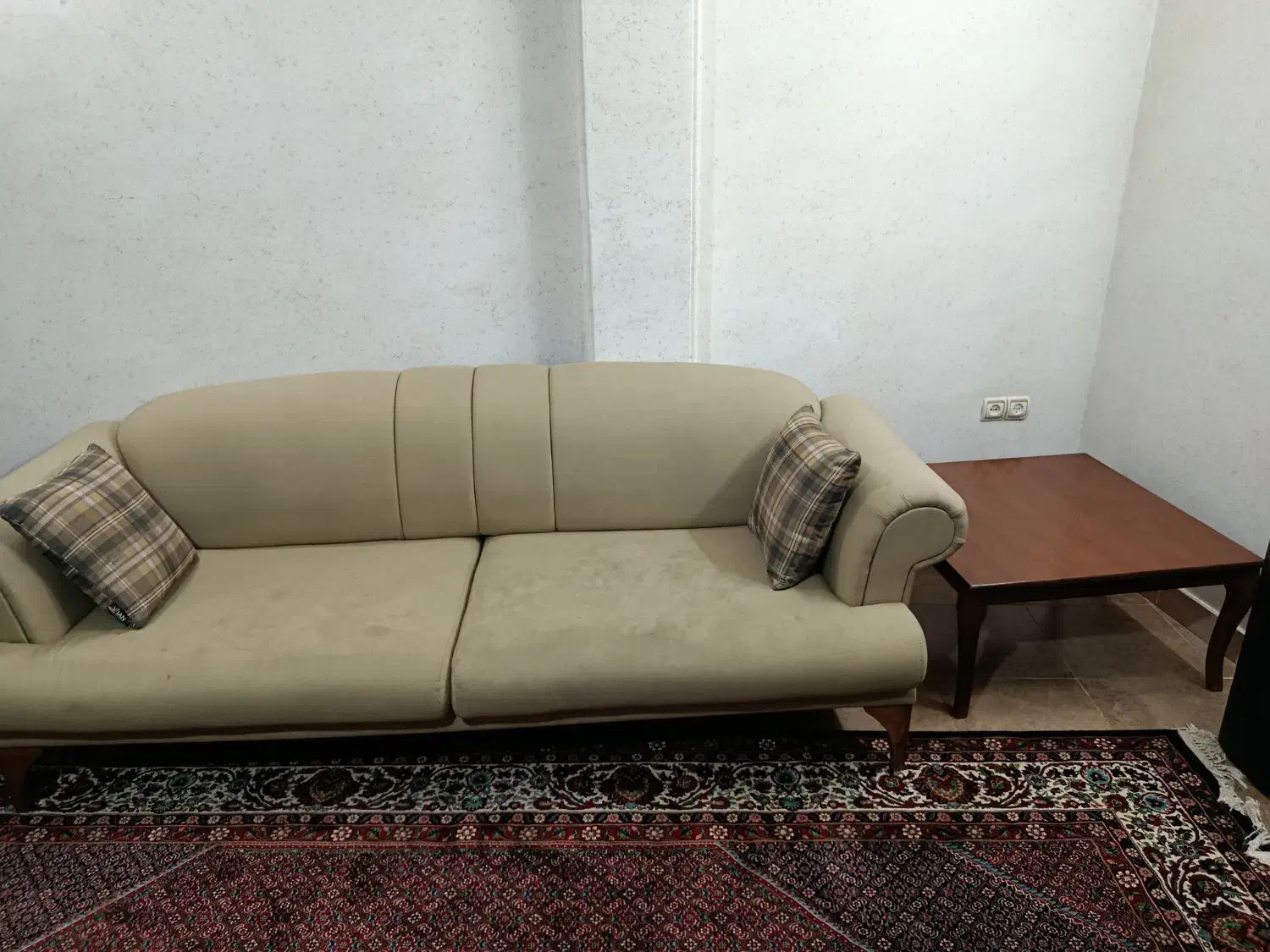 فروش مبل ، فرش ، میز تحریر دست دوم|فرش|لنگرود, |دیوار