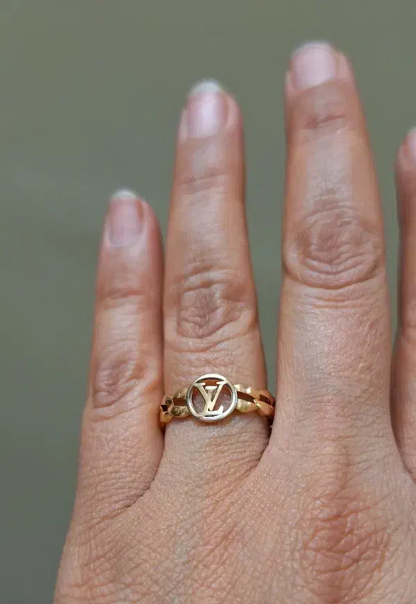 انگشتر طلا سبک وزن طرح LV(لویی ویتون)|جواهرات|بیرجند, |دیوار