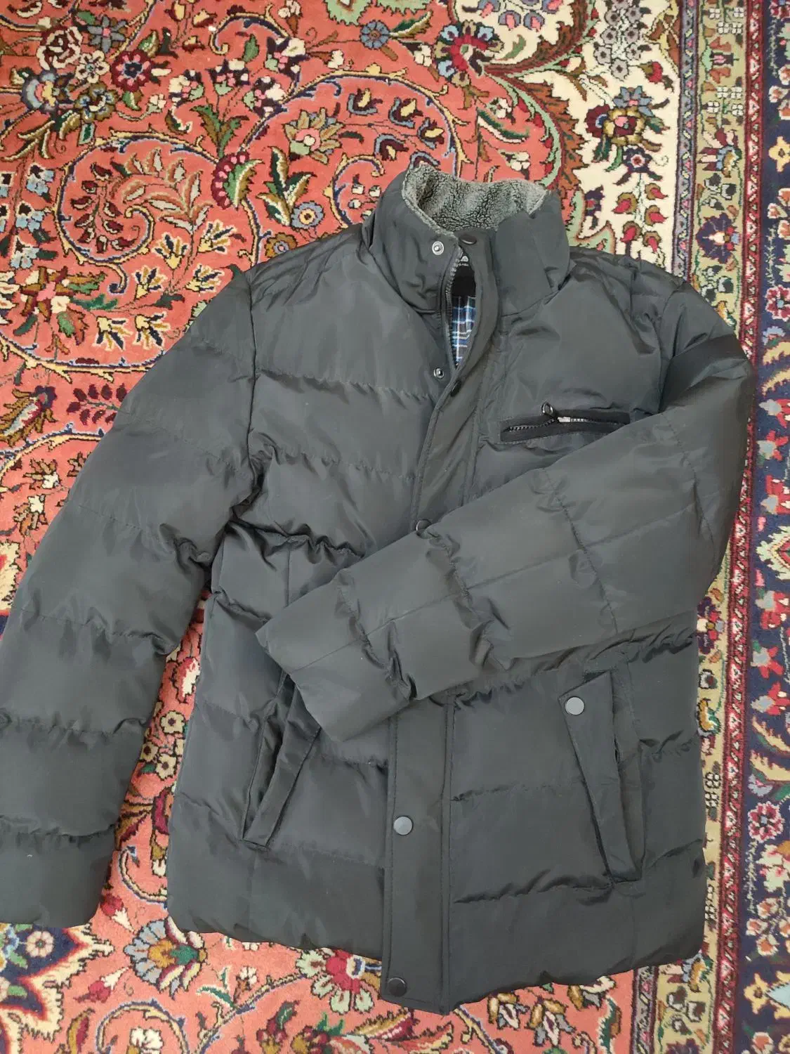 کاپشن|لباس|تهران, گیشا|دیوار