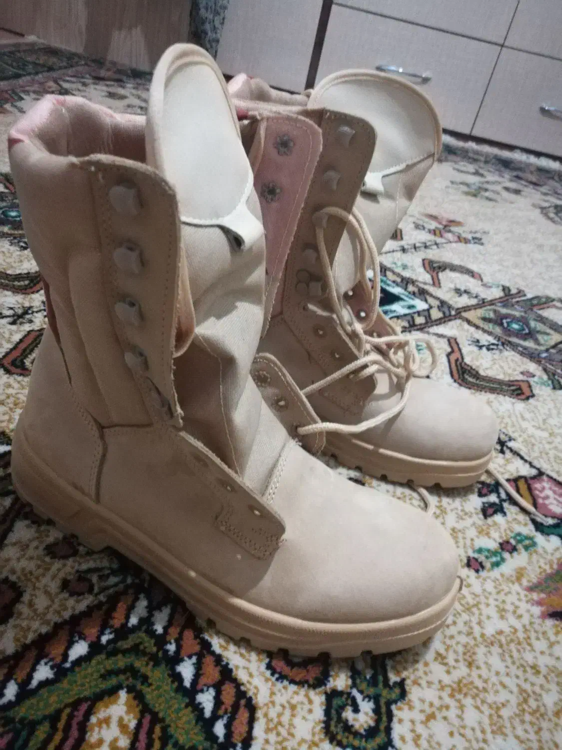 پوتین|کیف، کفش، کمربند|مشهد, شهرک رازی (شهرک غرب)|دیوار