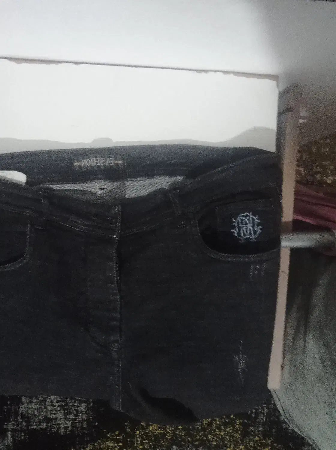 شلوار لی|لباس|فریدون‌کنار, |دیوار