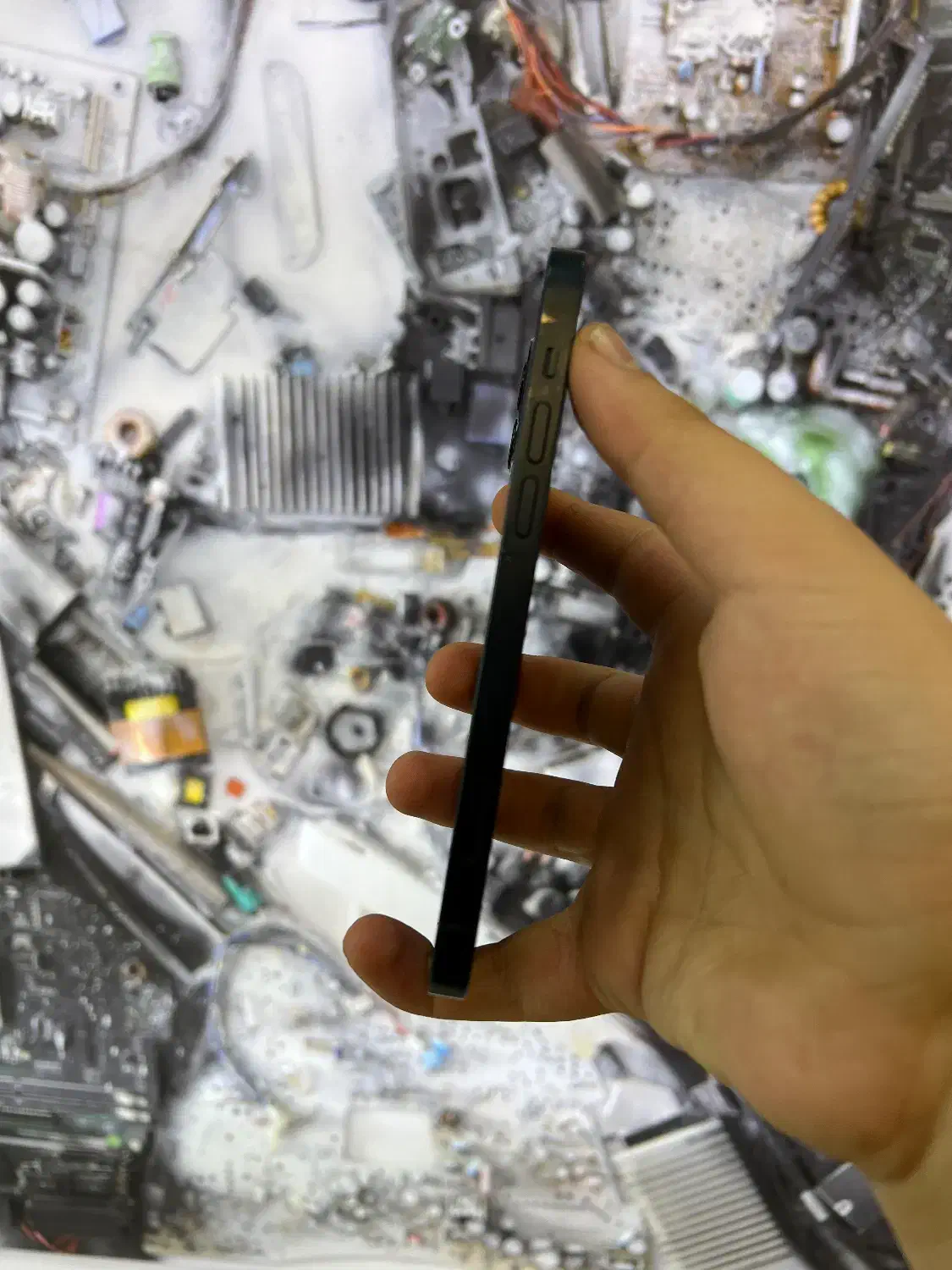 ایفون ۱۲نرمال ۱۲۸ مشکی کارتن اصلی|موبایل|اصفهان, مفتح|دیوار