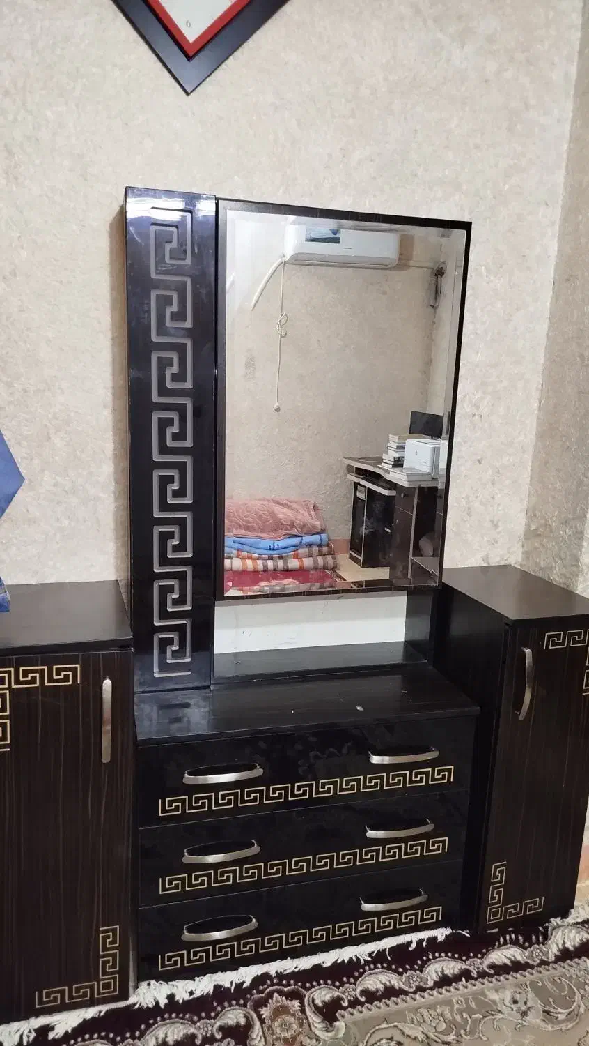 دراور و اینه|جاکفشی، کمد، دراور|قم, زنبیل آباد|دیوار