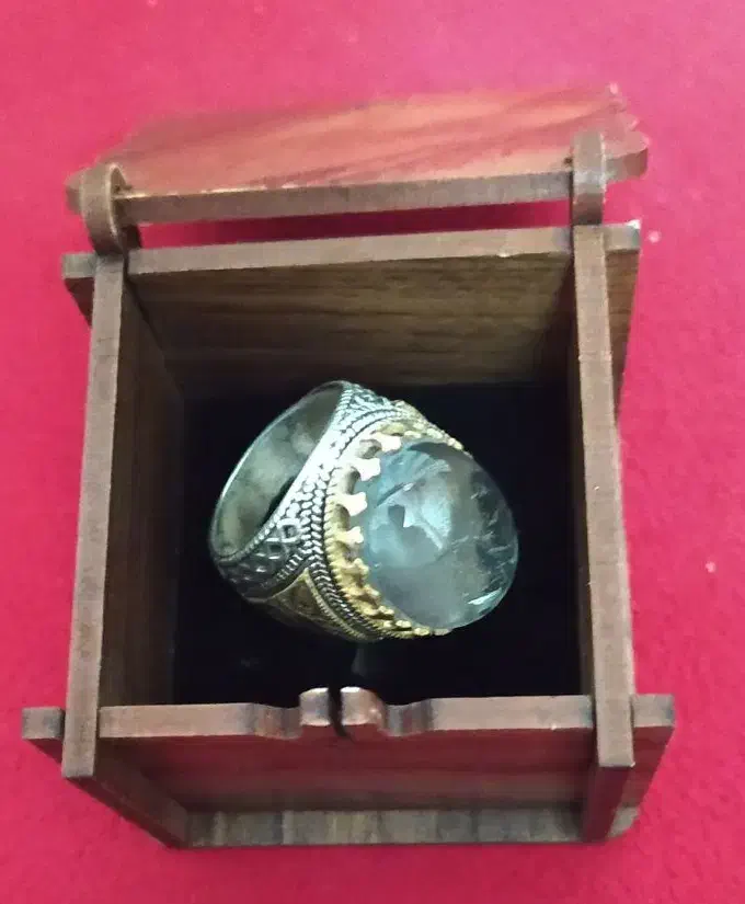 در نجف نقره|جواهرات|کاشان, باغچه فیض|دیوار