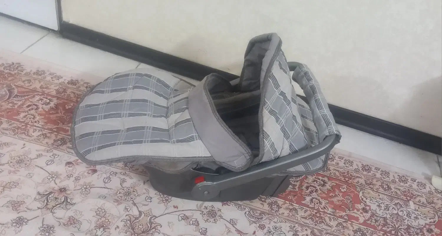 کریر سالم و مرتب|کالسکه و لوازم جانبی|مشهد, قائم|دیوار