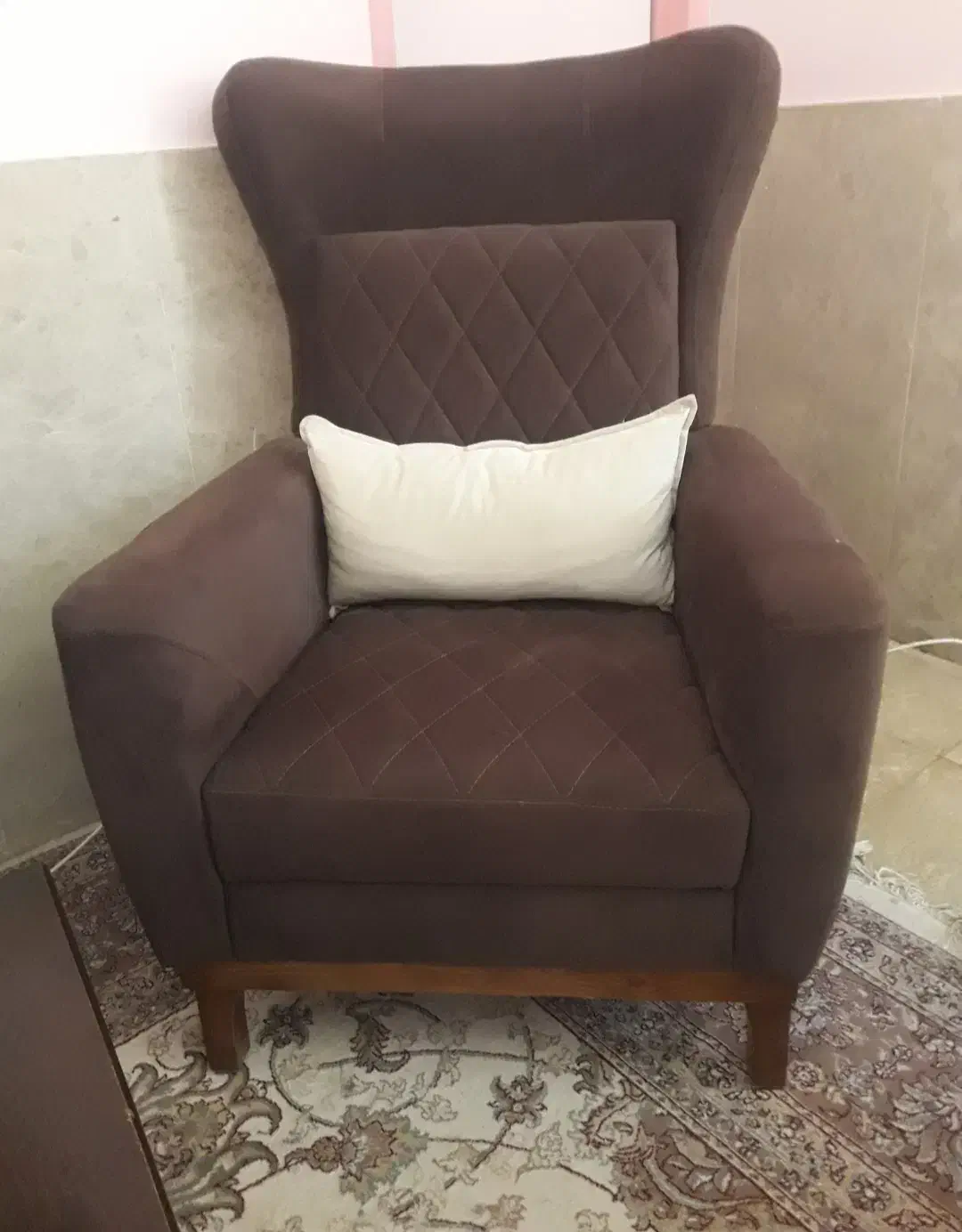 مبل راحتی ۷نفره|مبلمان خانگی و میز عسلی|شاهین‌شهر, شهرک منازل چوبی|دیوار