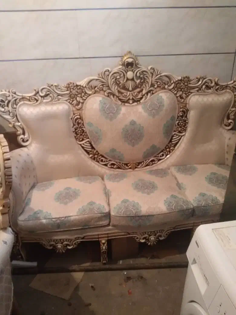 یک دست مبل هفت نفره سلطنتی|مبلمان خانگی و میز عسلی|شاهین‌شهر, گزبرخوار|دیوار