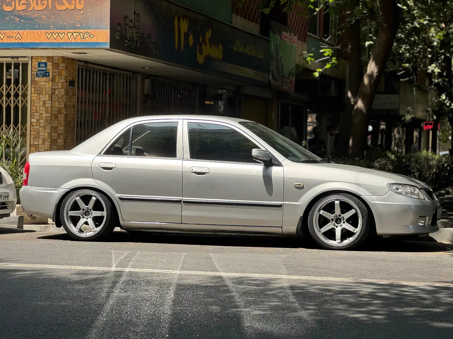 ماشین مزدا ۳۲۳|خودرو سواری و وانت|تهران, تهرانپارس جنوبی|دیوار