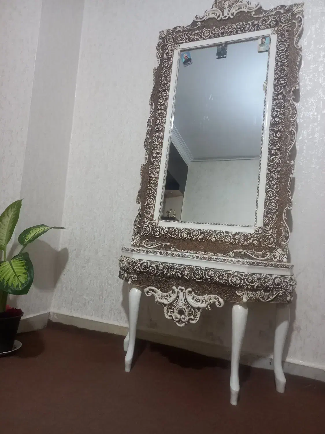 آینه|آینه|قرچک, میرزائی شمالی|دیوار