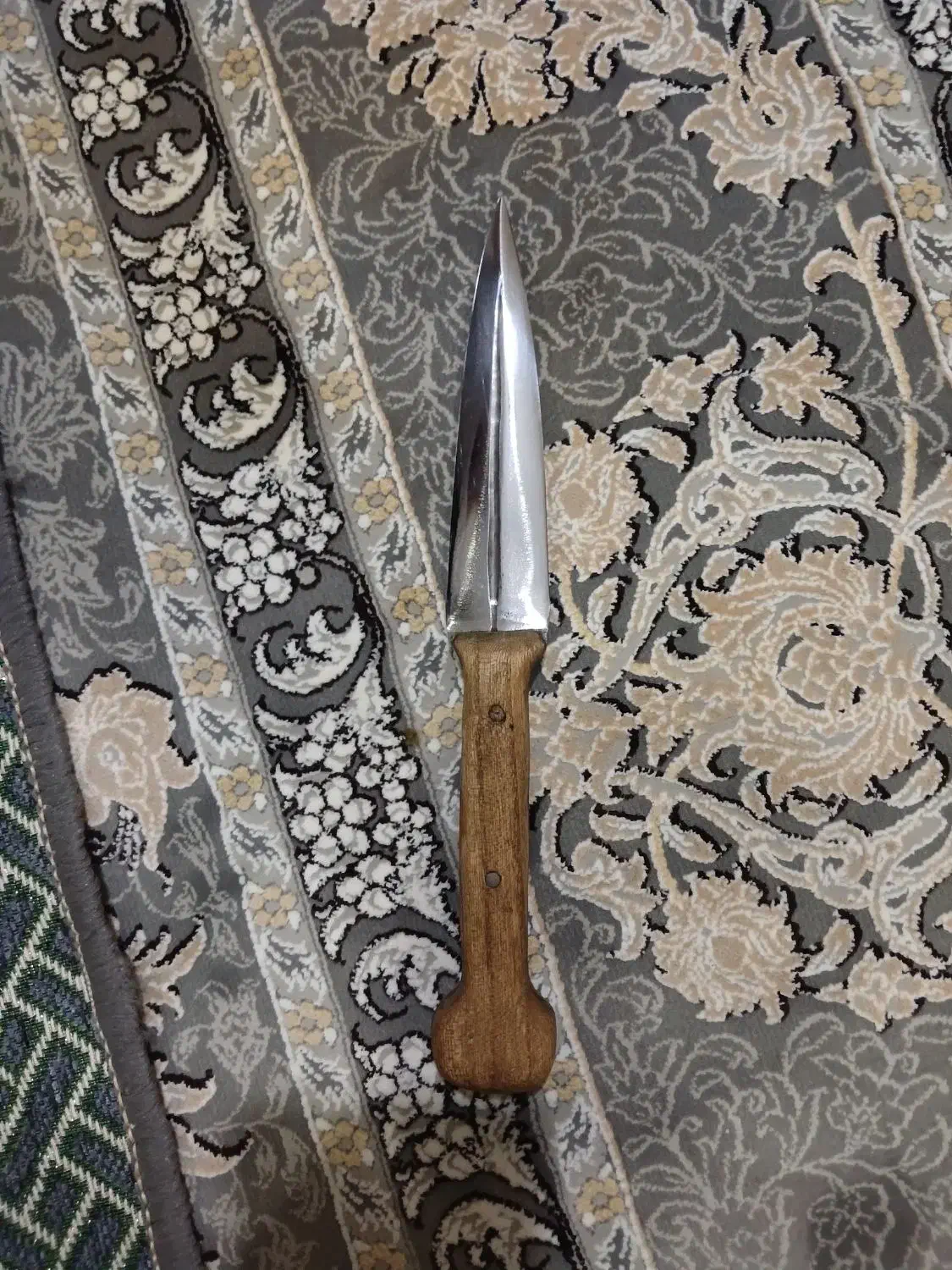 چاقو دو لبه|کلکسیون اشیاء عتیقه|همدان, |دیوار